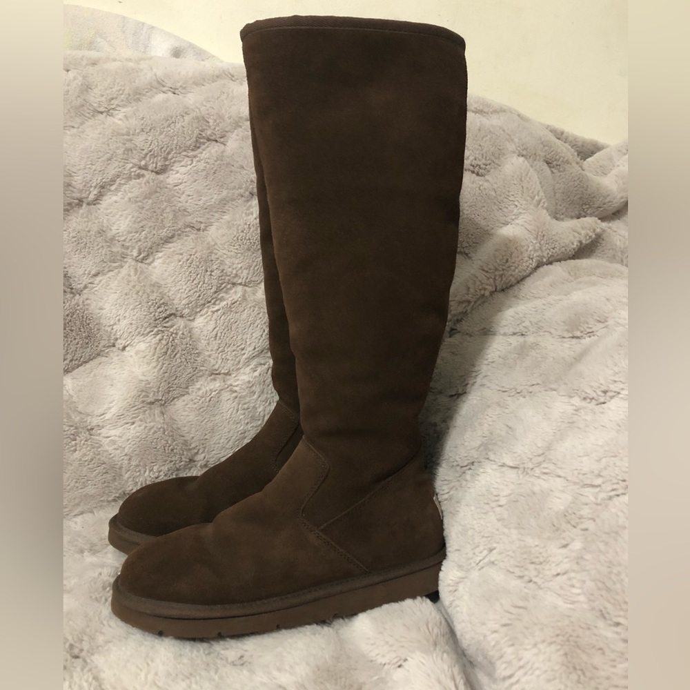 Rare Ugg Sunrise knee length sheepskin ladies boots. Dark brown color.Size US 7 - Picture 6 of 6